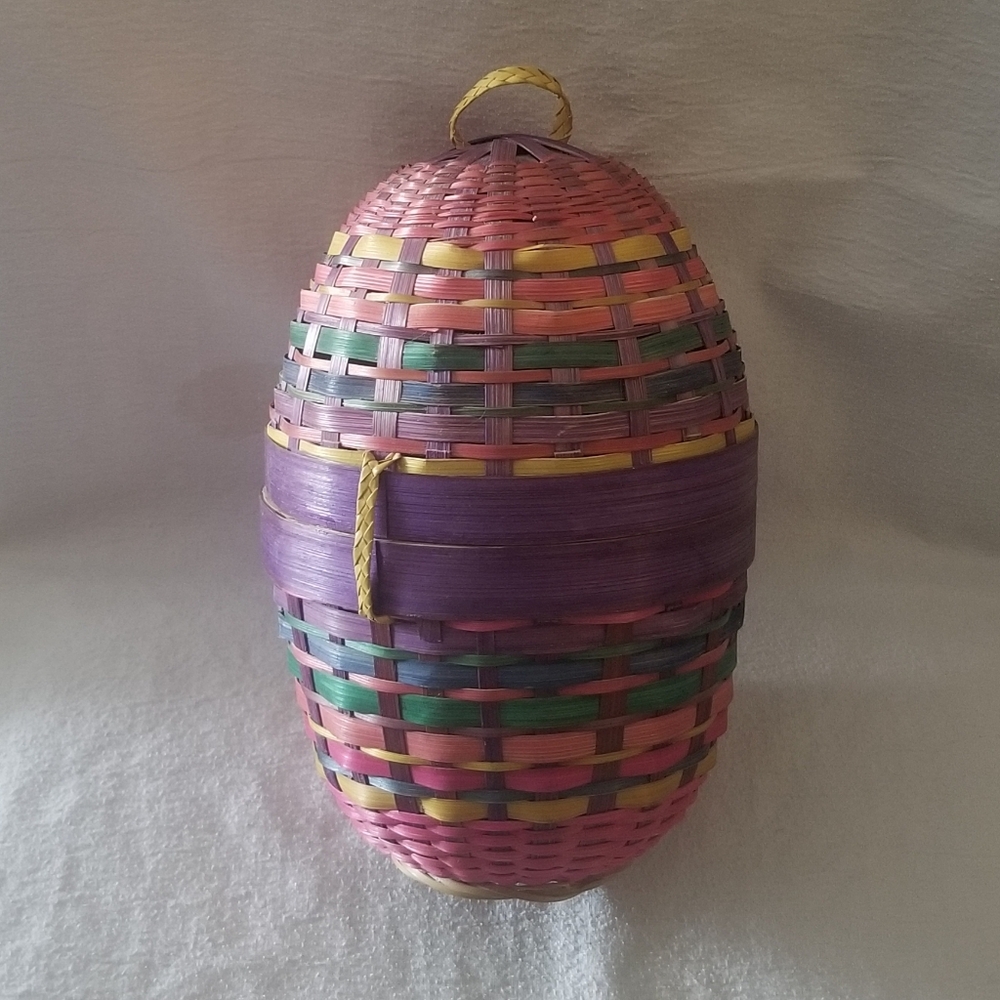 VGUC vtg egg shaped wicker basket - Picture 4 of 15